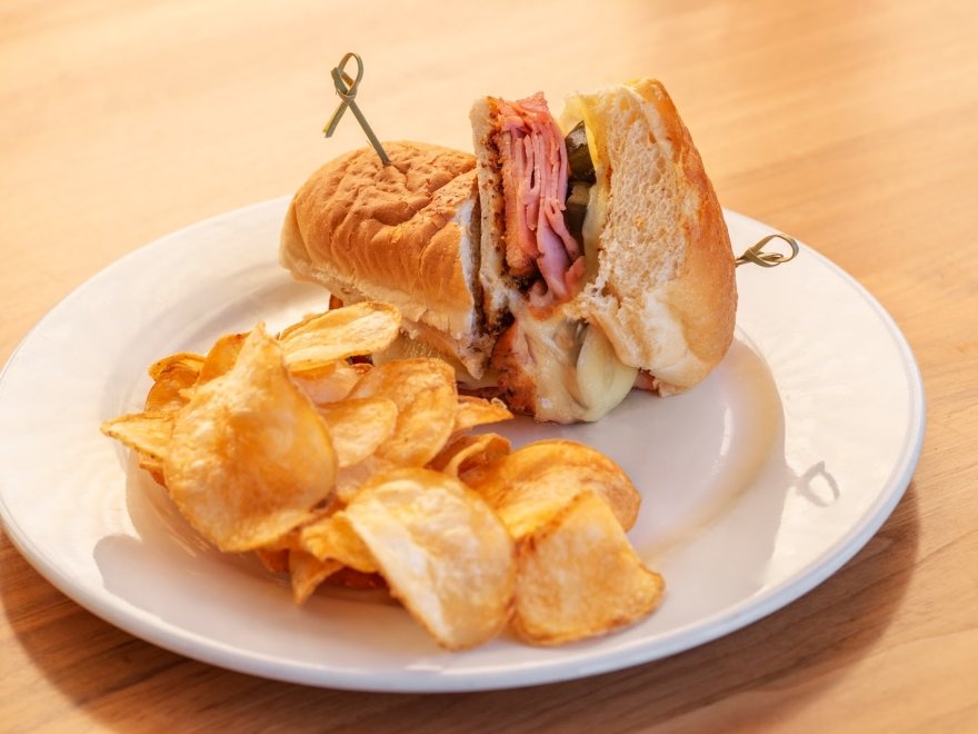 The Cove Bar and Grille