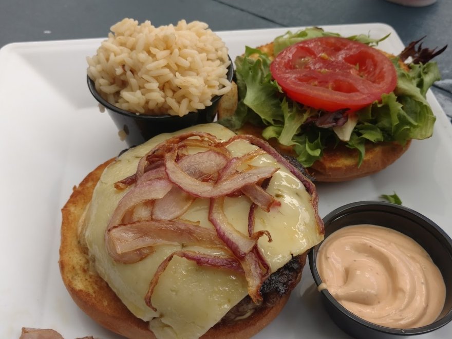 Zogg's Raw Bar & Grill & The Sea Hogg Food Truck