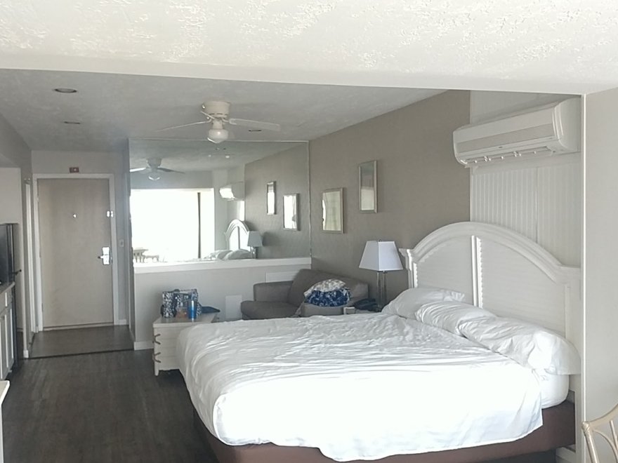 The Surf Club Oceanfront Hotel