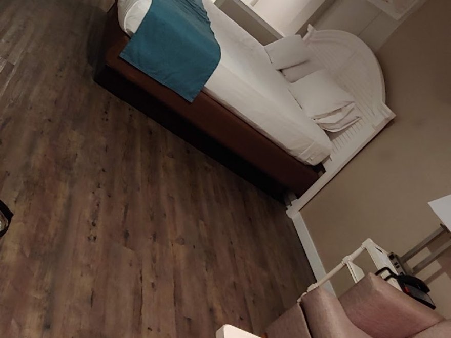 The Surf Club Oceanfront Hotel