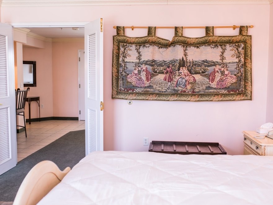 The 	Heritage Inn & Suites Rehoboth Beach