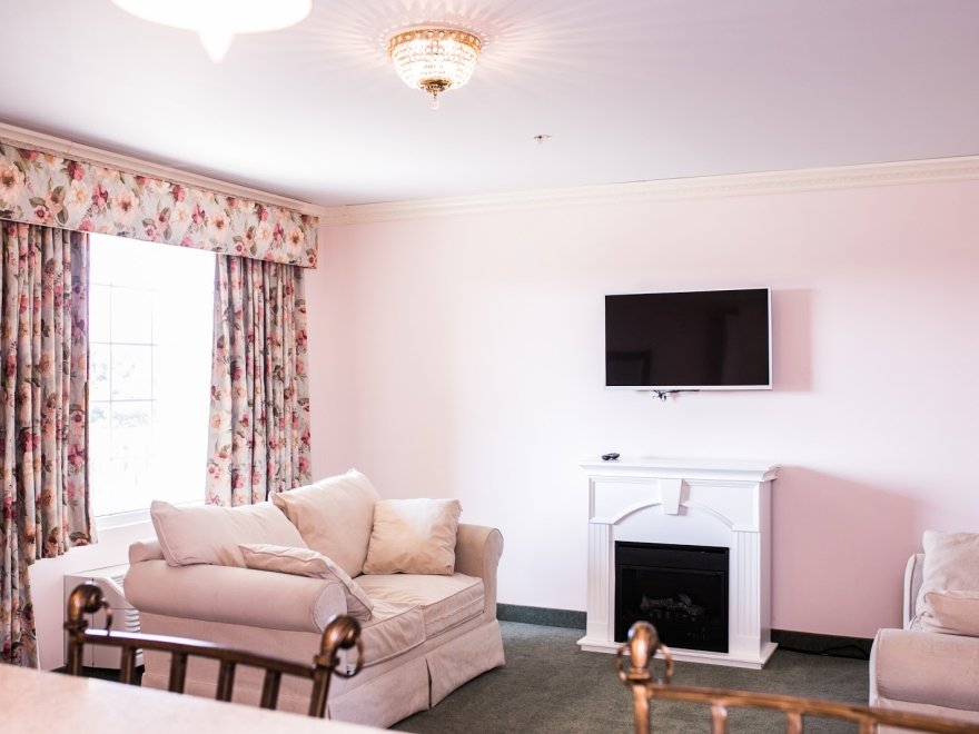 The 	Heritage Inn & Suites Rehoboth Beach