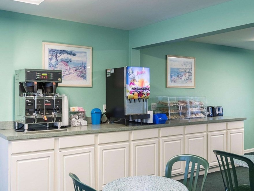 Rodeway Inn & Suites