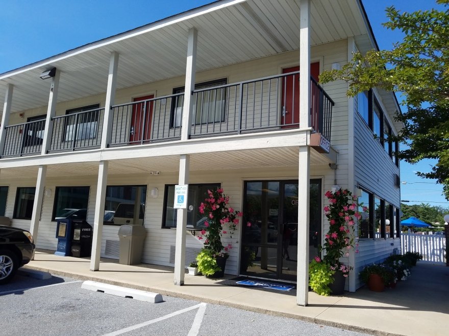 Rodeway Inn & Suites