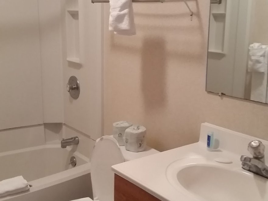 Rodeway Inn & Suites