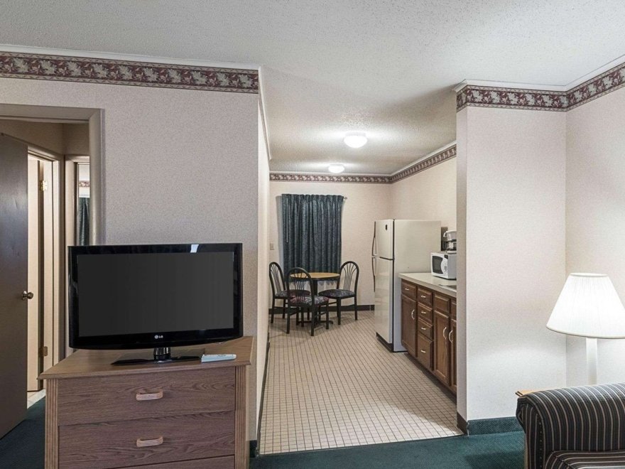 Rodeway Inn & Suites