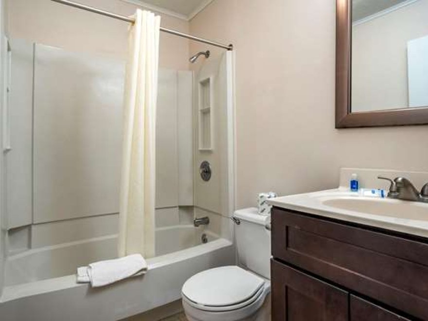 Rodeway Inn & Suites